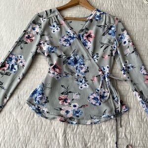 Gorgeous wrap around top!